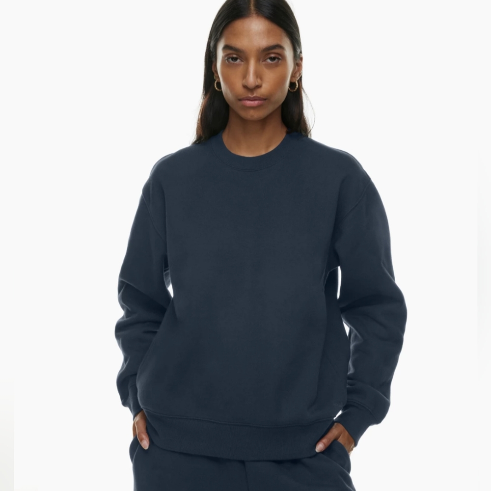 Aritzia Tna Cozy Fleece Perfect Crew Sweatshirt